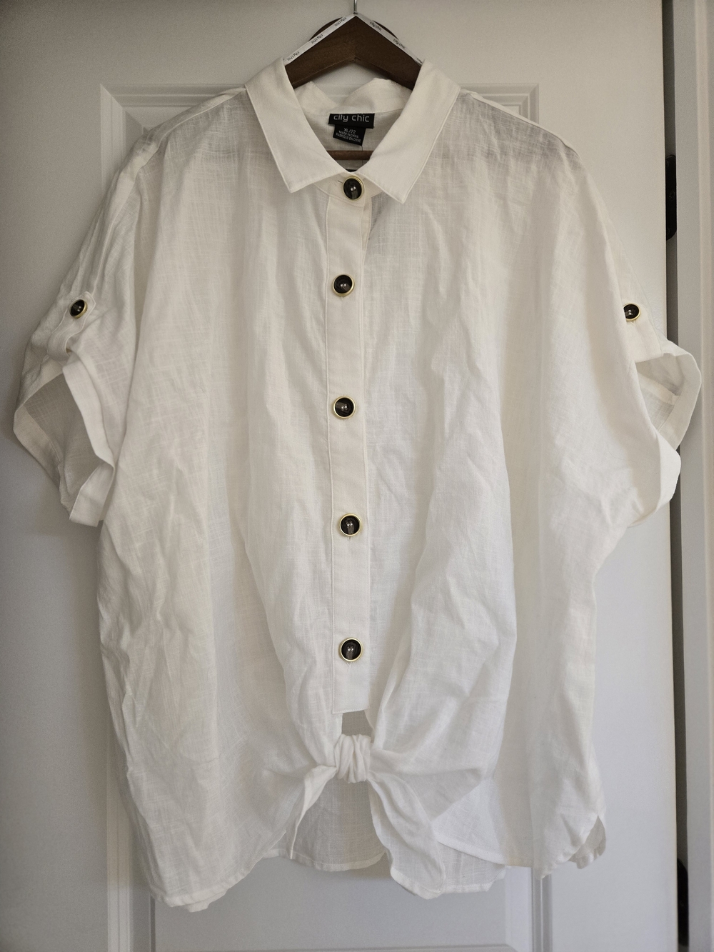City Chic White Button-Front Tie-Hem Shirt